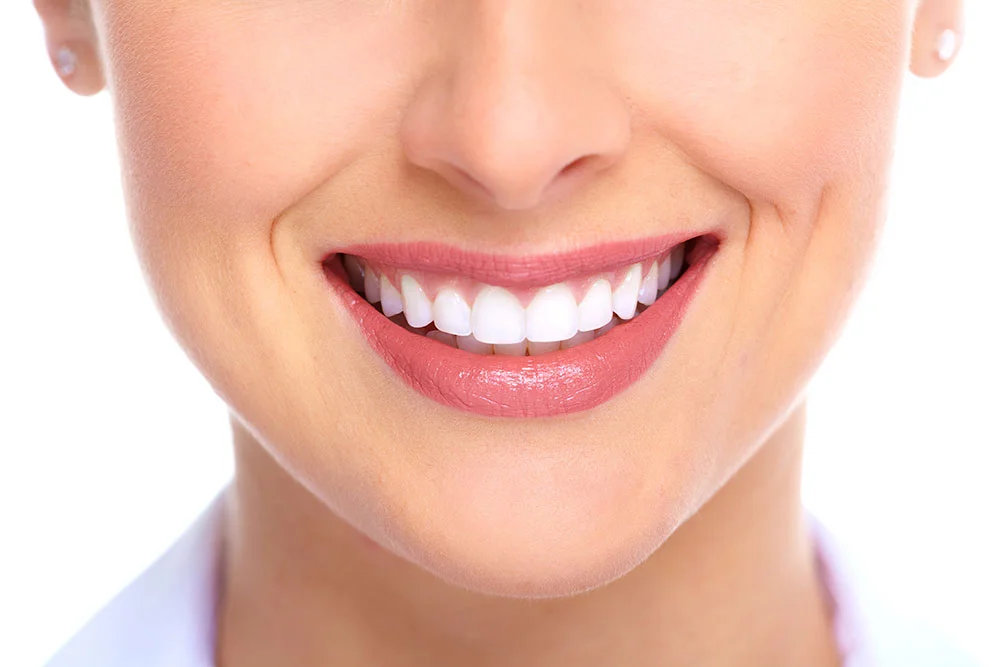 Boca seca: Conheça as causas 2 dentes brancos sorriso