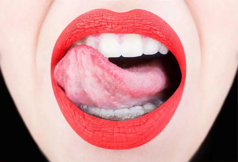 Boca seca: Conheça as causas 4 dentes brancos